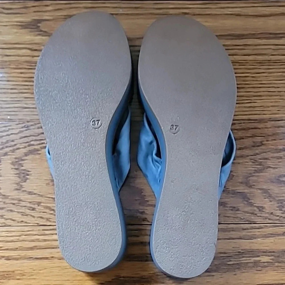 Sandals - Picture 3 of 5